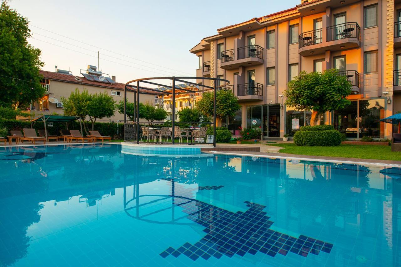 פאטהיה Golden Moon Hotel מראה חיצוני תמונה