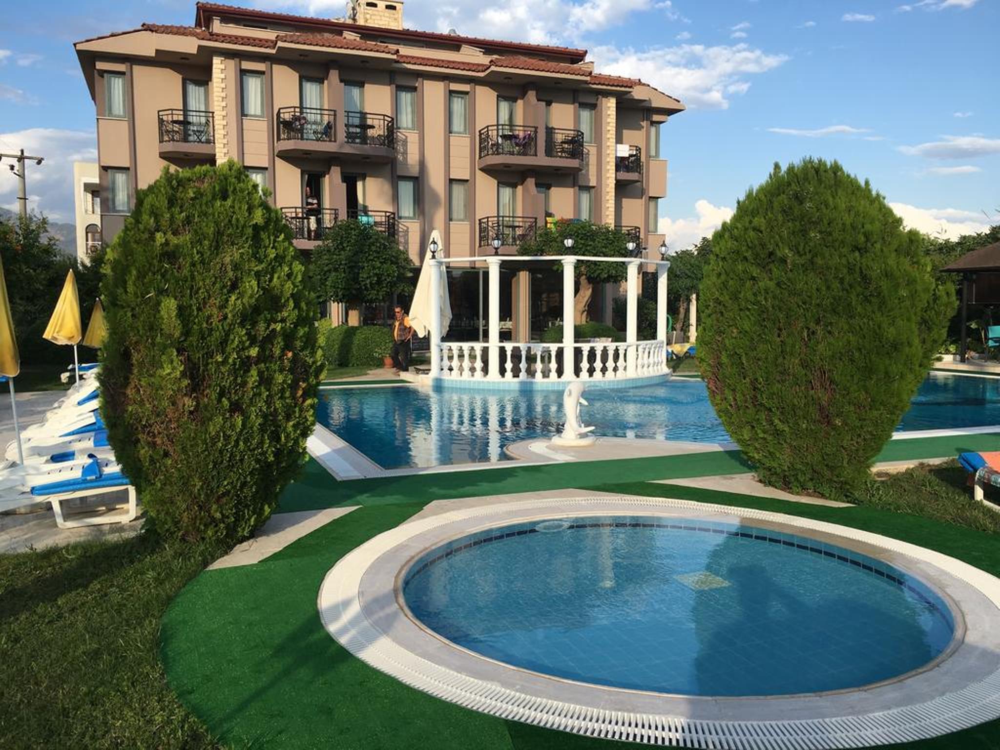 פאטהיה Golden Moon Hotel מראה חיצוני תמונה