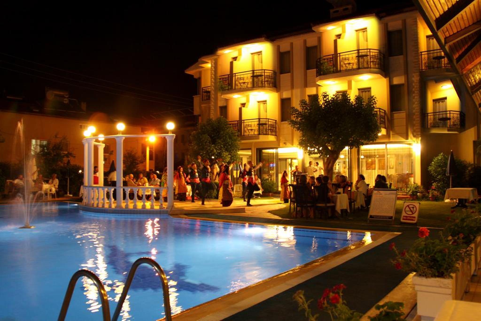 פאטהיה Golden Moon Hotel מראה חיצוני תמונה
