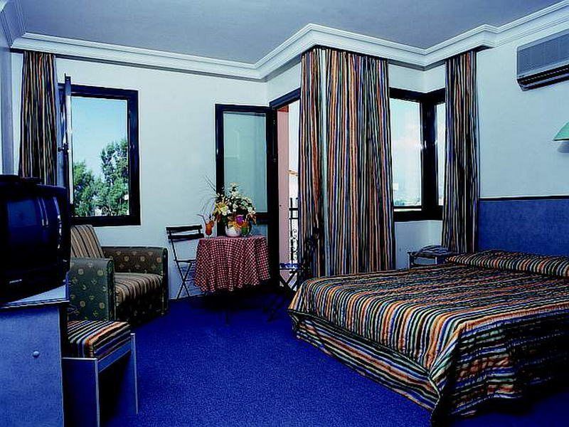 פאטהיה Golden Moon Hotel מראה חיצוני תמונה